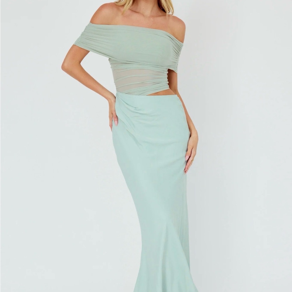 Selfie Leslie Lorely Off Shoulder Mid Dress Sage Green
